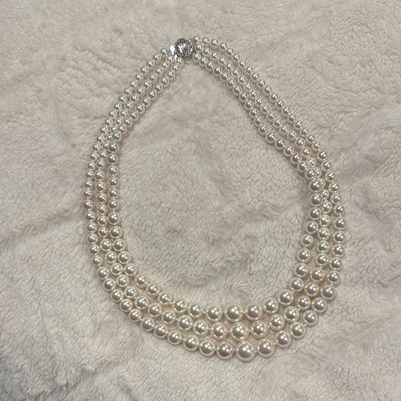 Ross-Simons White Pearl Necklace Timeless Elegance - Picture 2 of 7